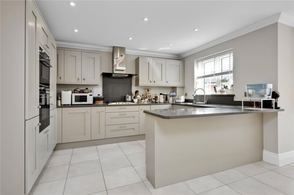 House in Waverley, Farnham - View 4