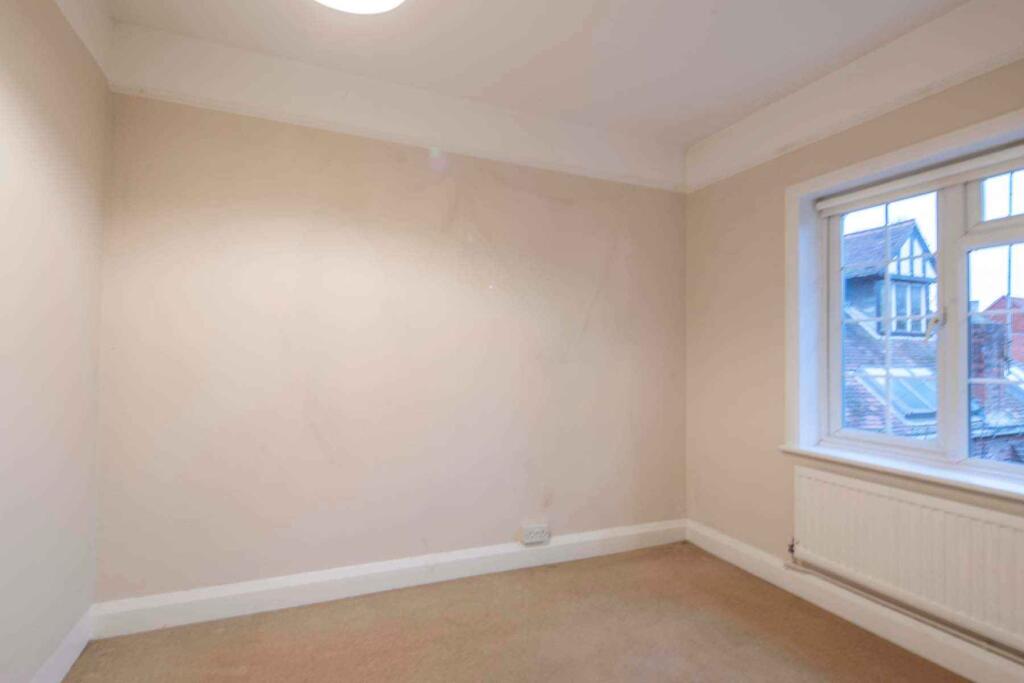 Apartment in Reading - View 5