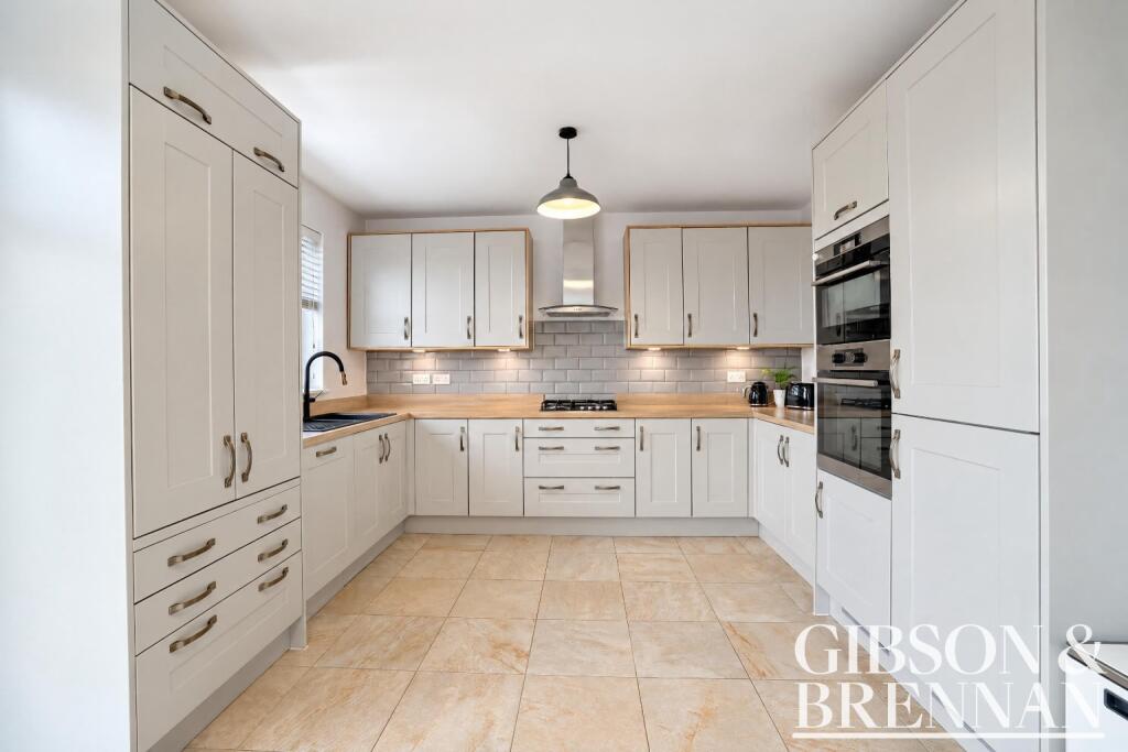 Palmer Way, Westley Green, Langdon Hills, Basildon photo 2