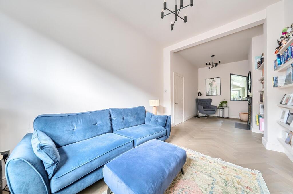 House in London - View 2