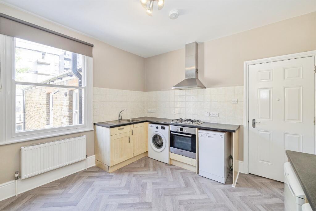 Apartment in Watford, Hertfordshire - View 5