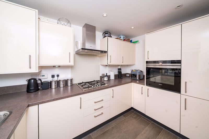 12, Todd Gardens, Hagley photo 4