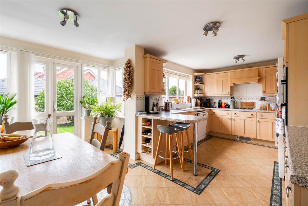 New Road, Wingerworth, Chesterfield, S42 photo 4
