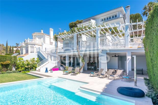 Main image of property: Exclusive Luxury Villa For Sale In Malaga, El Candado, Málaga