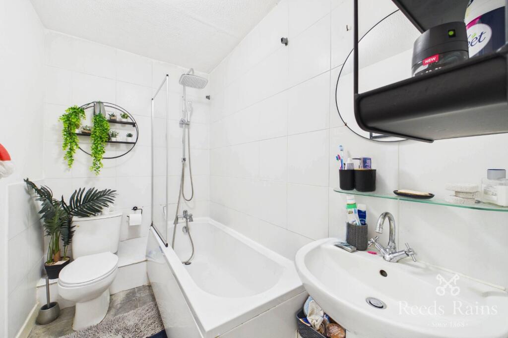 Apartment in Salford - View 5