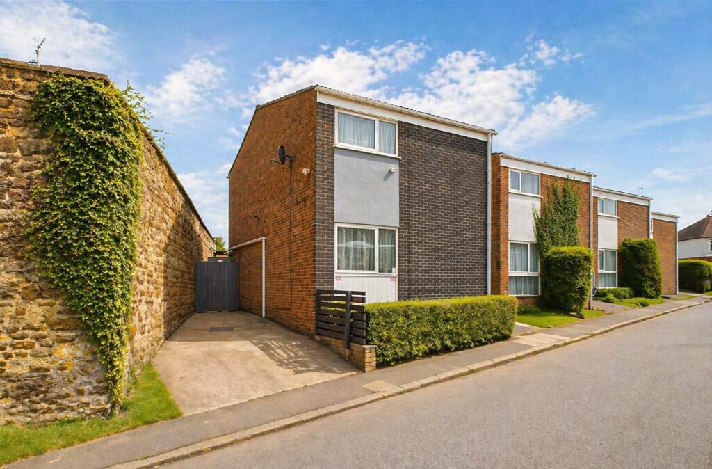 Main image of property: Berry Green Road, Finedon, Northamptonshire, NN9