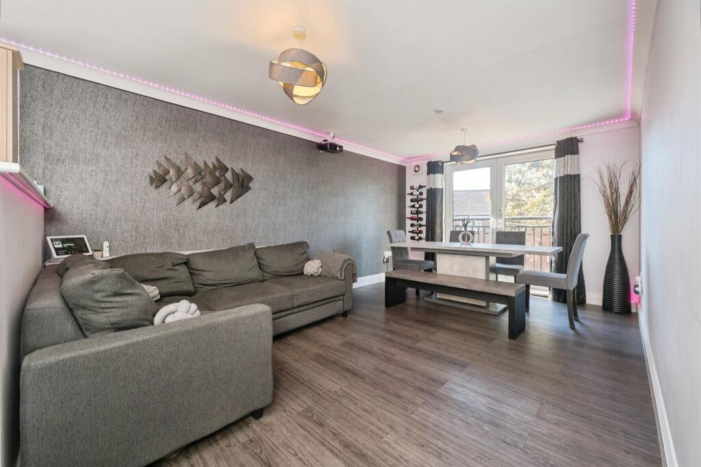 Apartment in Eastleigh - View 2