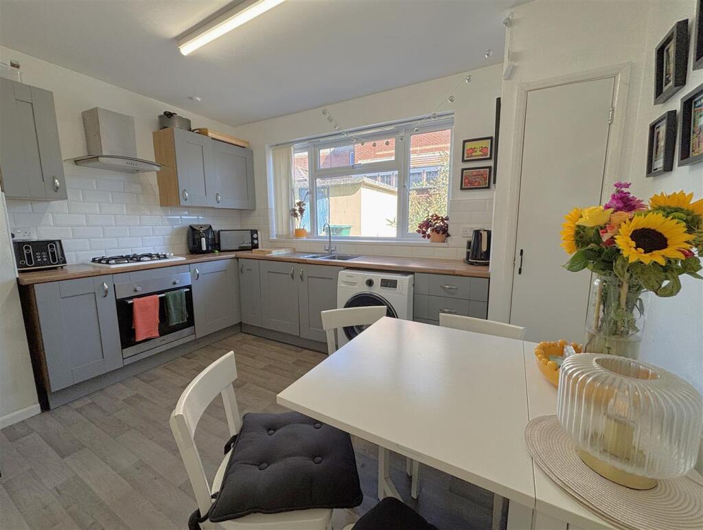 Apartment in Weymouth, Dorset - View 3