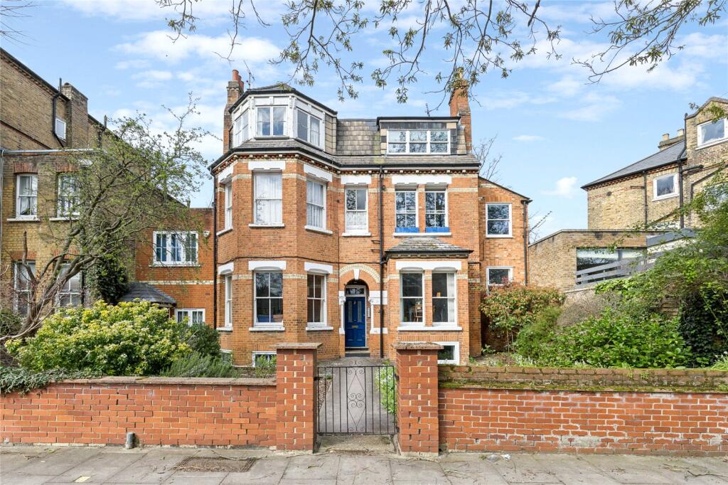 2-bed flat on St. Georges Avenue, Tufnell Park, N7, £600,000
