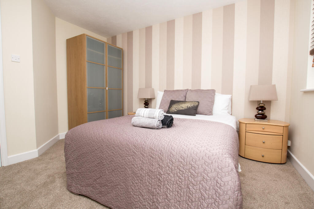 Apartment in Crawley, West Sussex - View 3