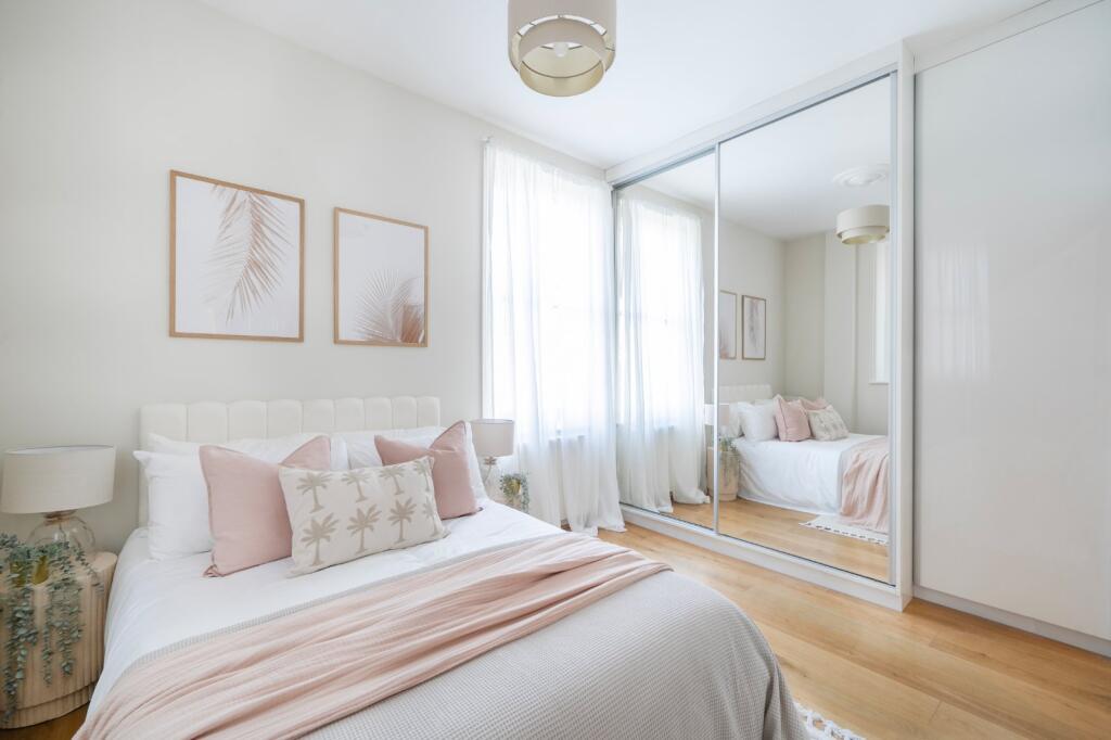 Apartment in London - More
