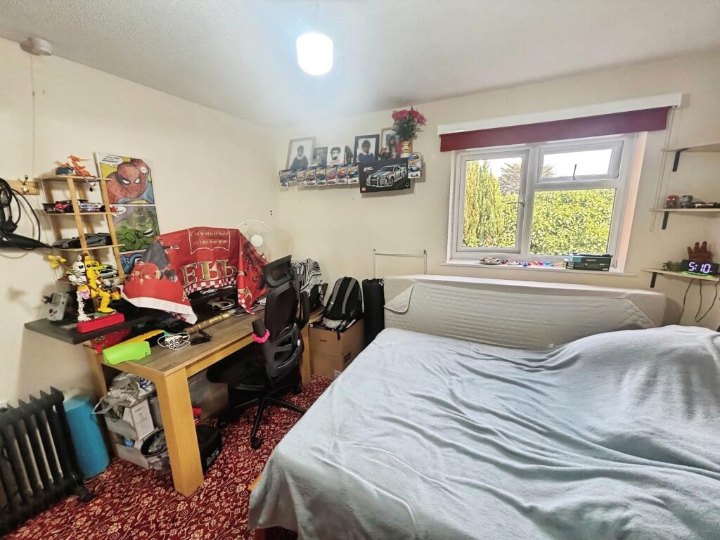 Apartment in Kingston upon Thames - View 3