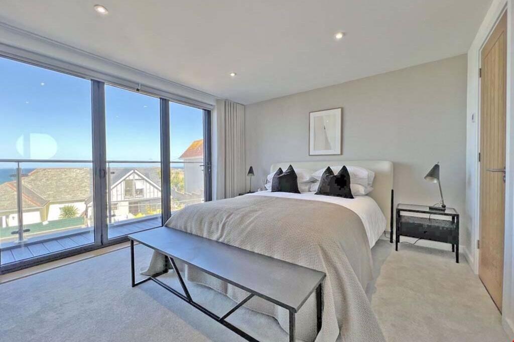 Pentire Avenue, Newquay photo 5