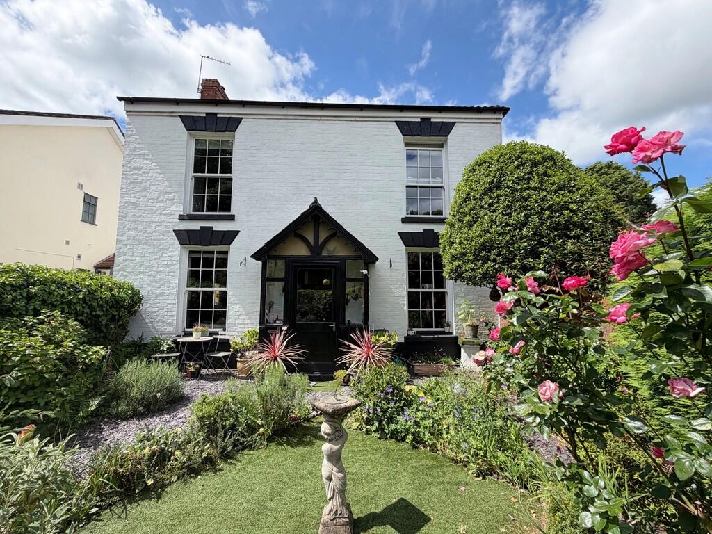 Main image of property: Warwick Road, Kenilworth