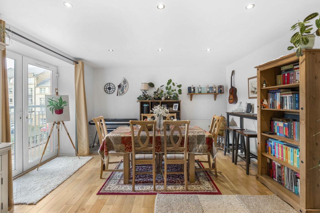 Apartment in Edinburgh, Leith Central - View 4