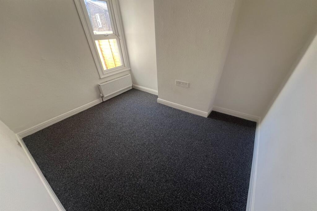 Apartment in Southend-on-Sea, Essex - View 5