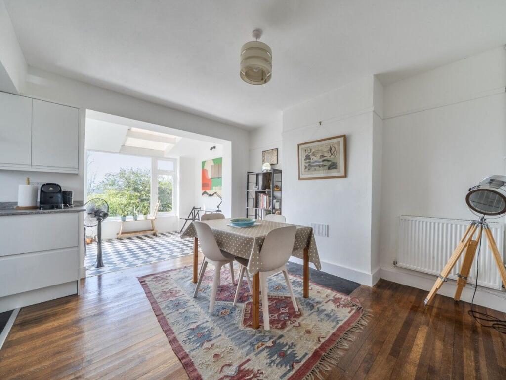 House in Glastonbury, Somerset - View 4