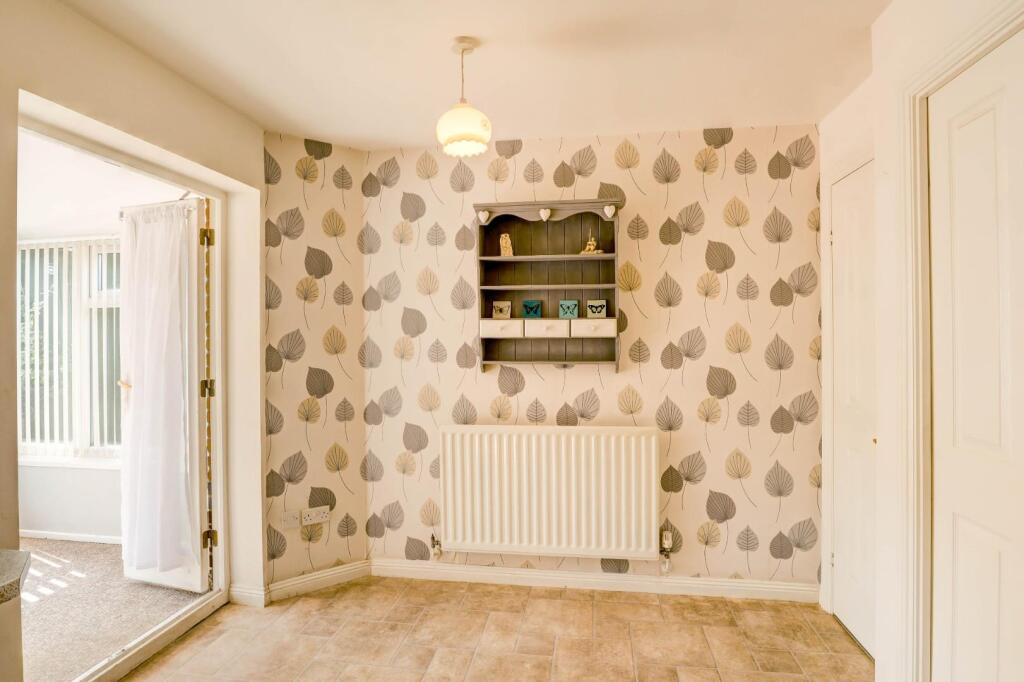 House in Nuneaton and Bedworth, Warwickshire - View 4