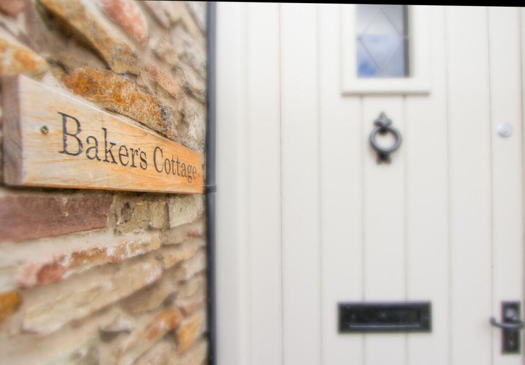 House in Wotton-under-Edge, West End, Wickwar - View 2