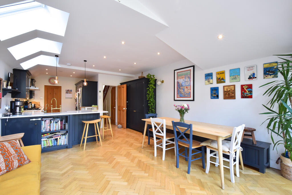 House in London - View 5