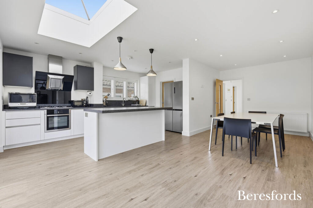 Tennyson Road, Hutton, CM13 - View 3