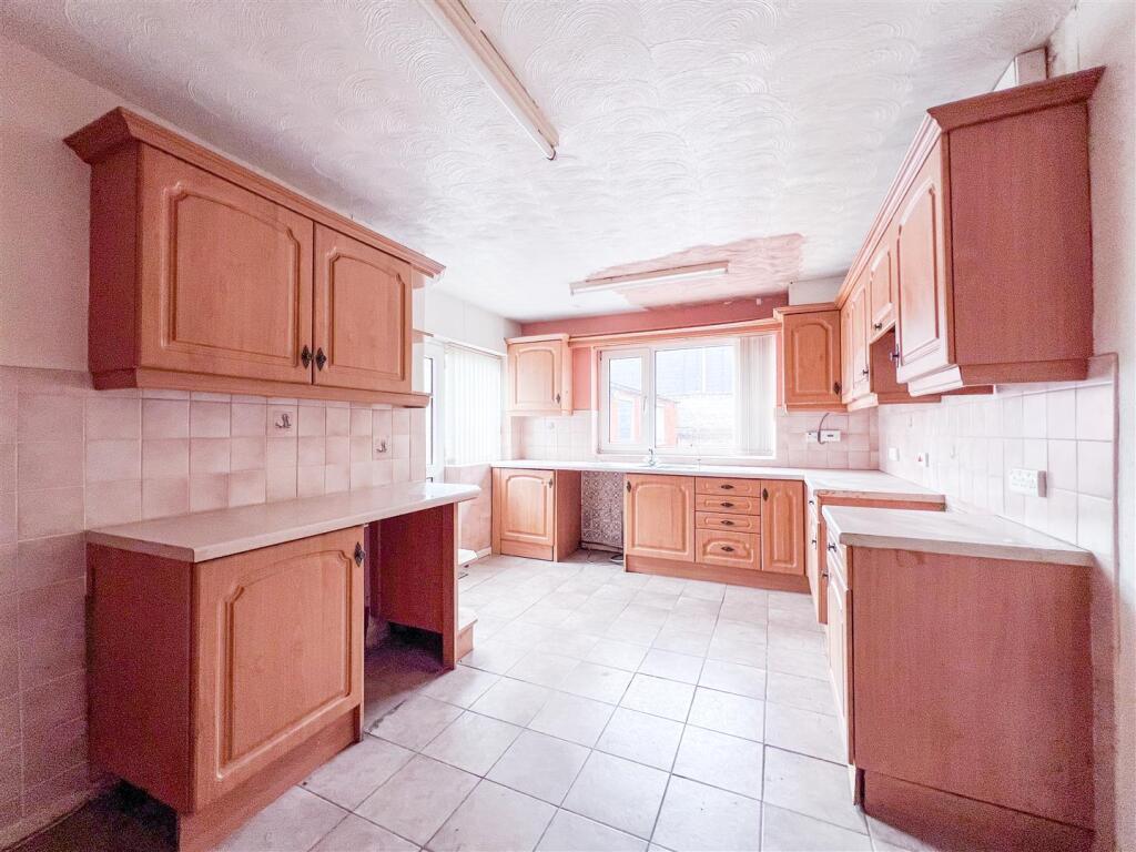 House in Stoke-on-Trent - View 2