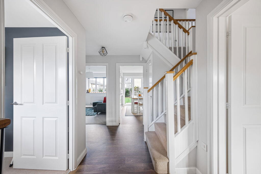 Mirabelle Road, Bishops Cleeve, Cheltenham, GL52 8FS photo 3