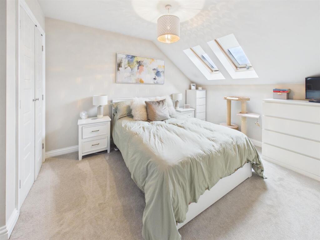 Apartment in Gloucester - View 4