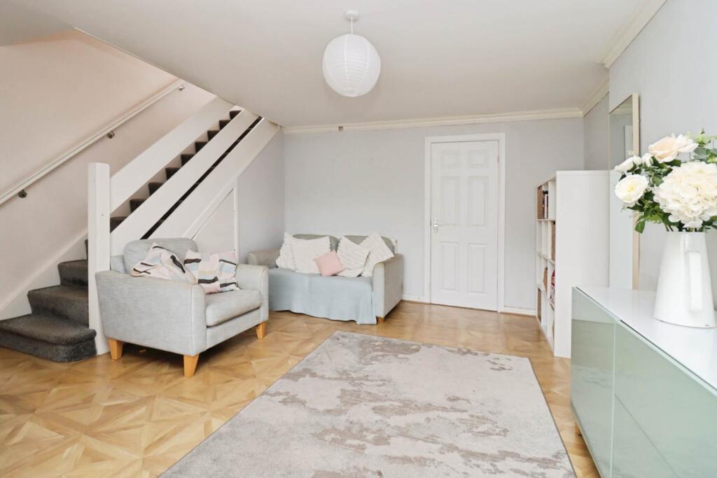 Cottage Close, Bromborough photo 4