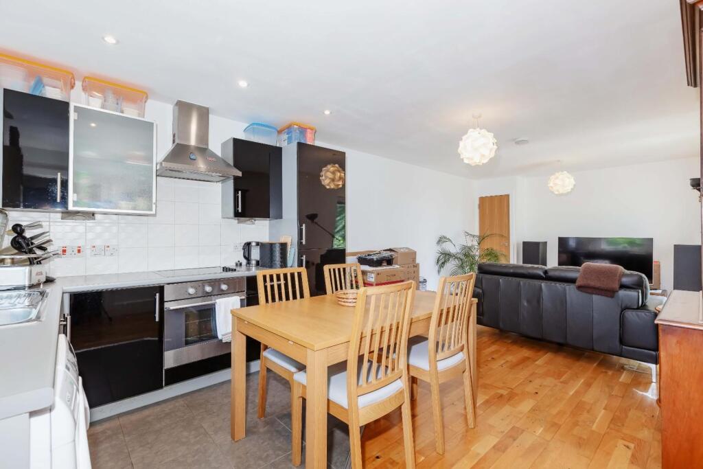 Apartment in Hove, Brunswick - View 2
