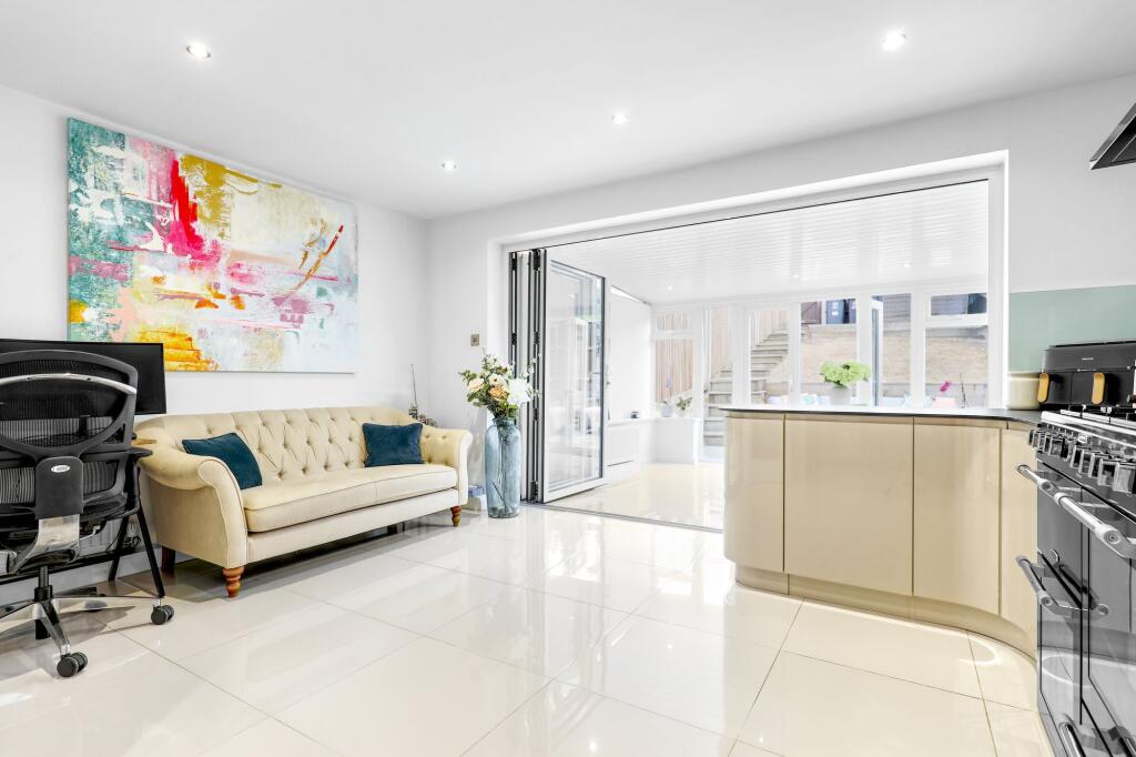 House in East Hertfordshire, Ware - View 4