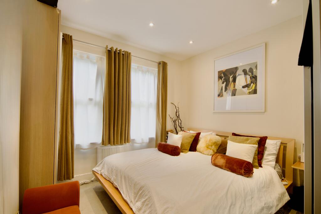 Apartment in London - More