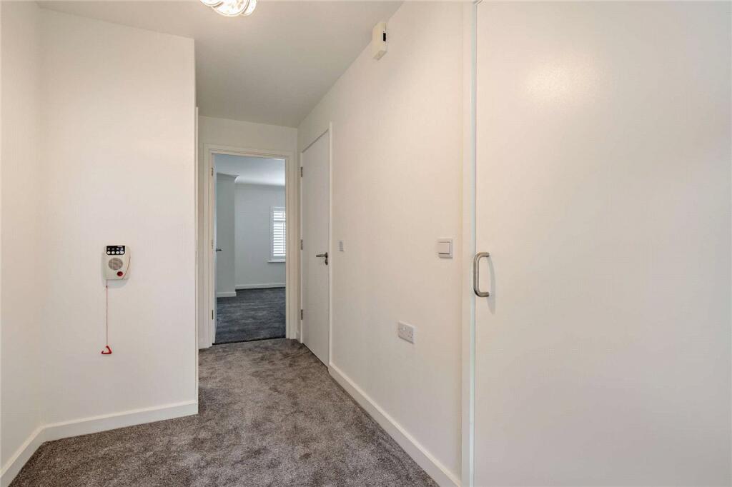 Bluecoats, Thatcham, Berkshire, RG18 - More
