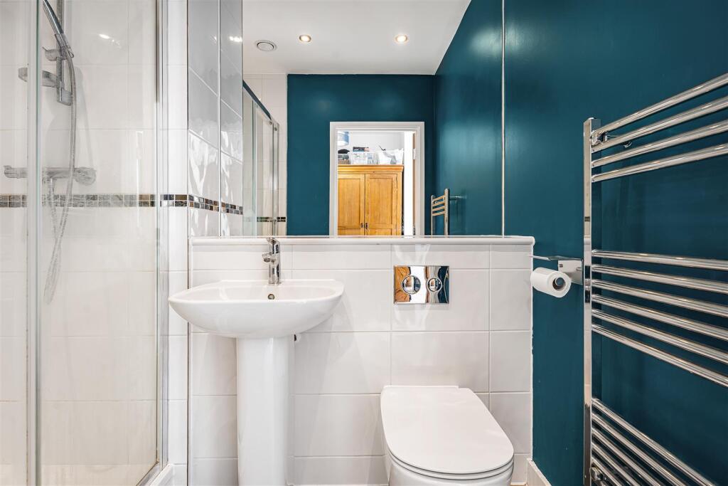 Apartment in Sutton - More