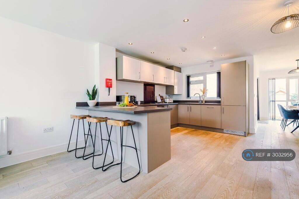 House in Stoke-on-Trent - More