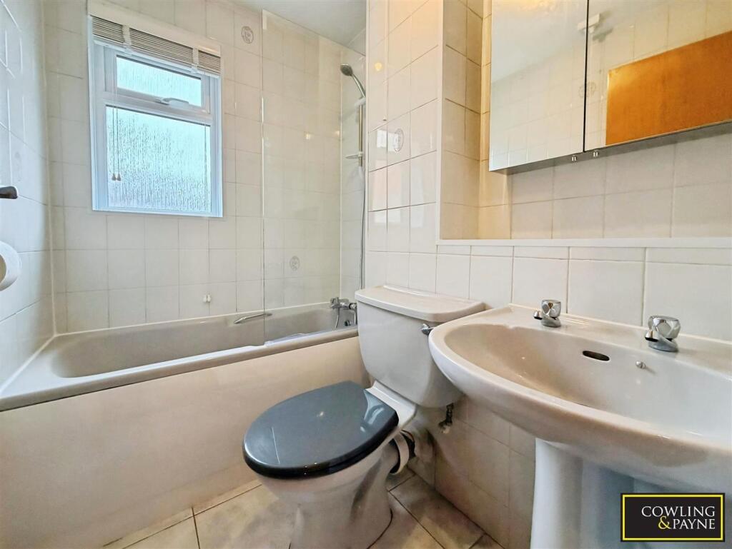 Apartment in Southend-on-Sea - View 4