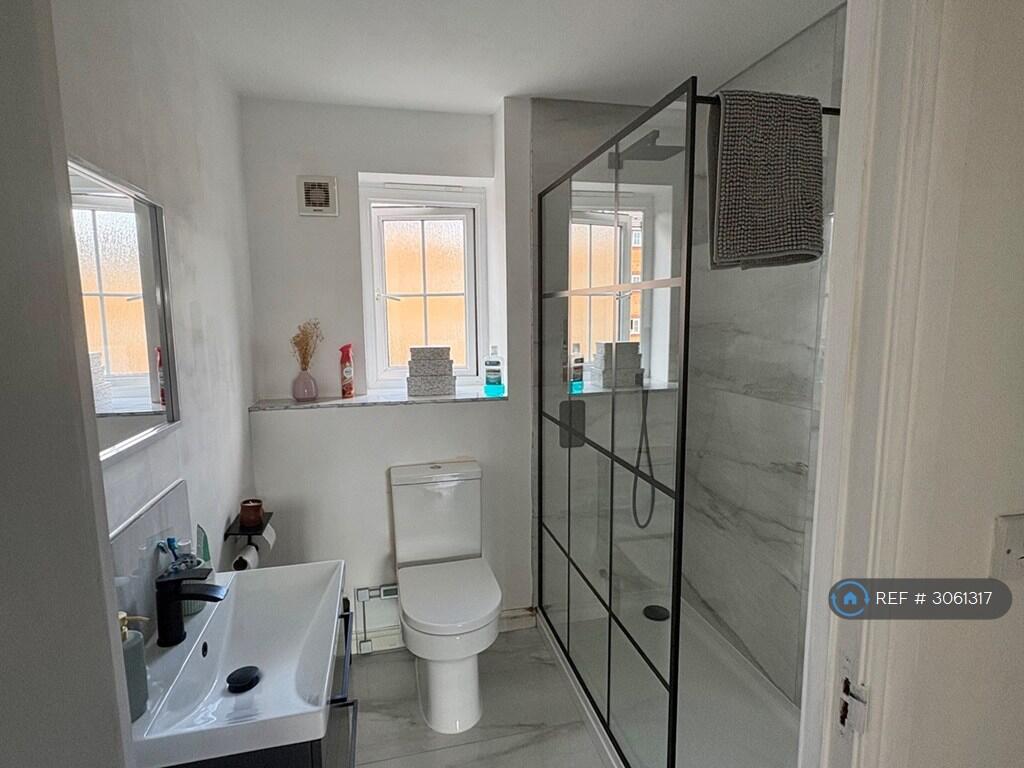 Apartment in Milton Keynes, Bedford - View 3
