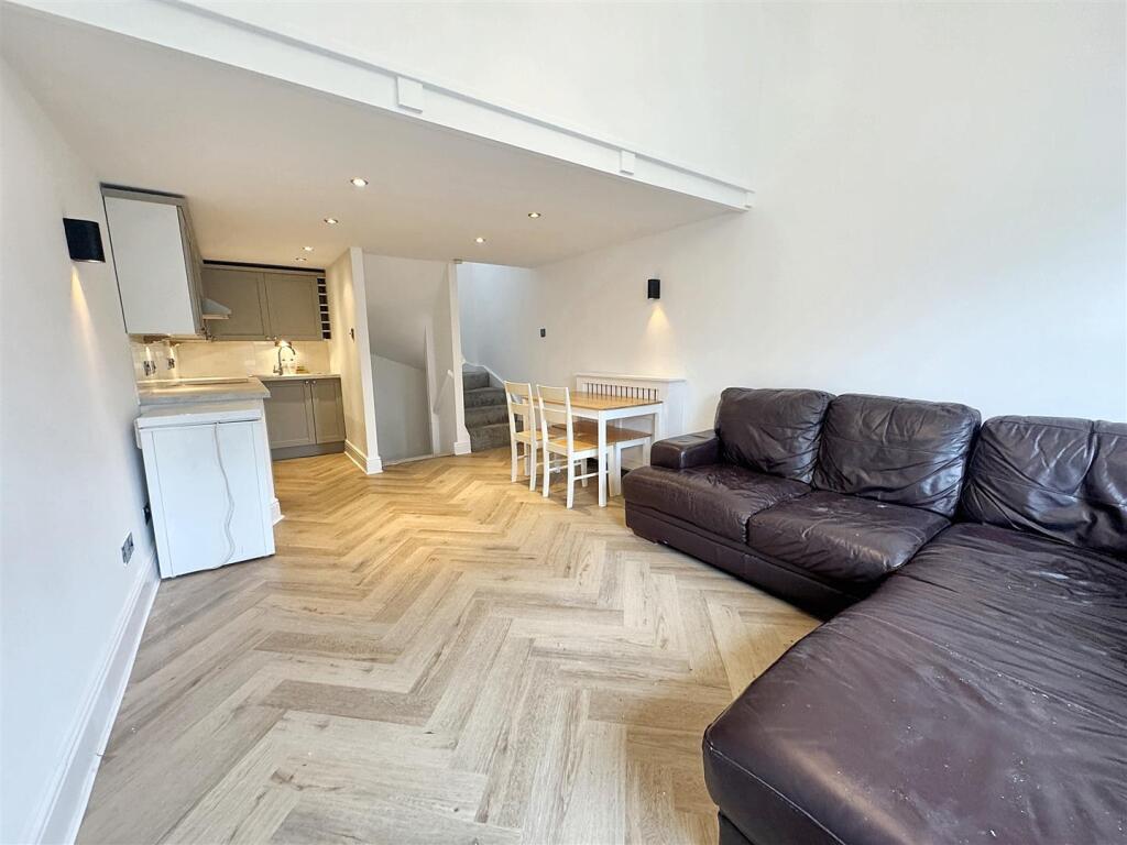 House in London, Mill Meads, West Ham - View 2