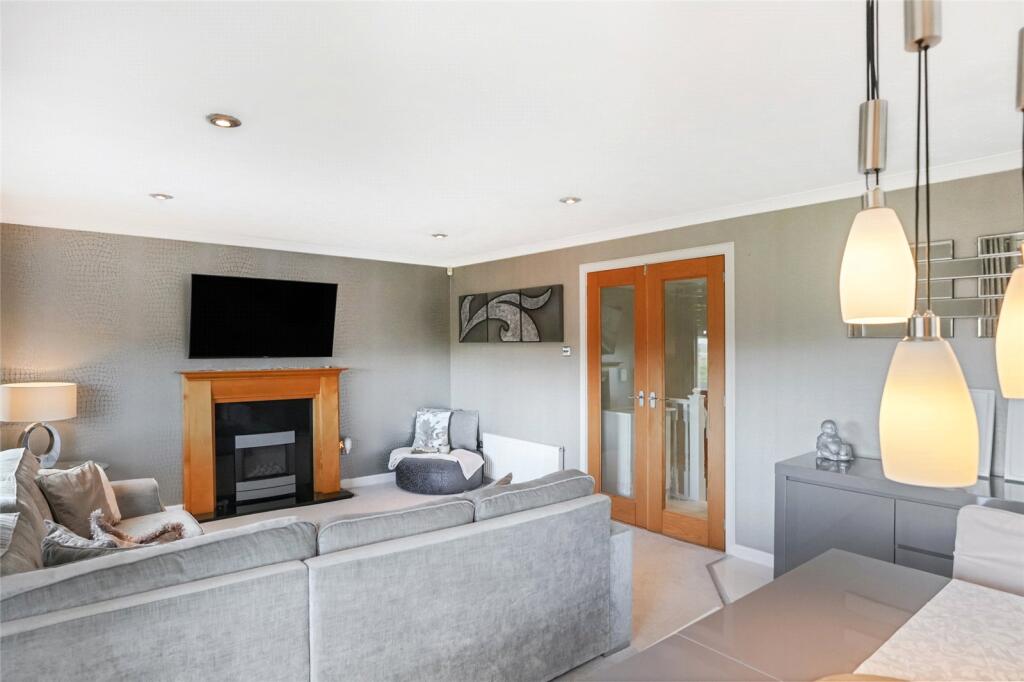 House in Brookfield, Craigends, Renfrewshire - More