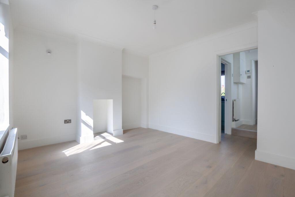 House in London, Rosehill - More
