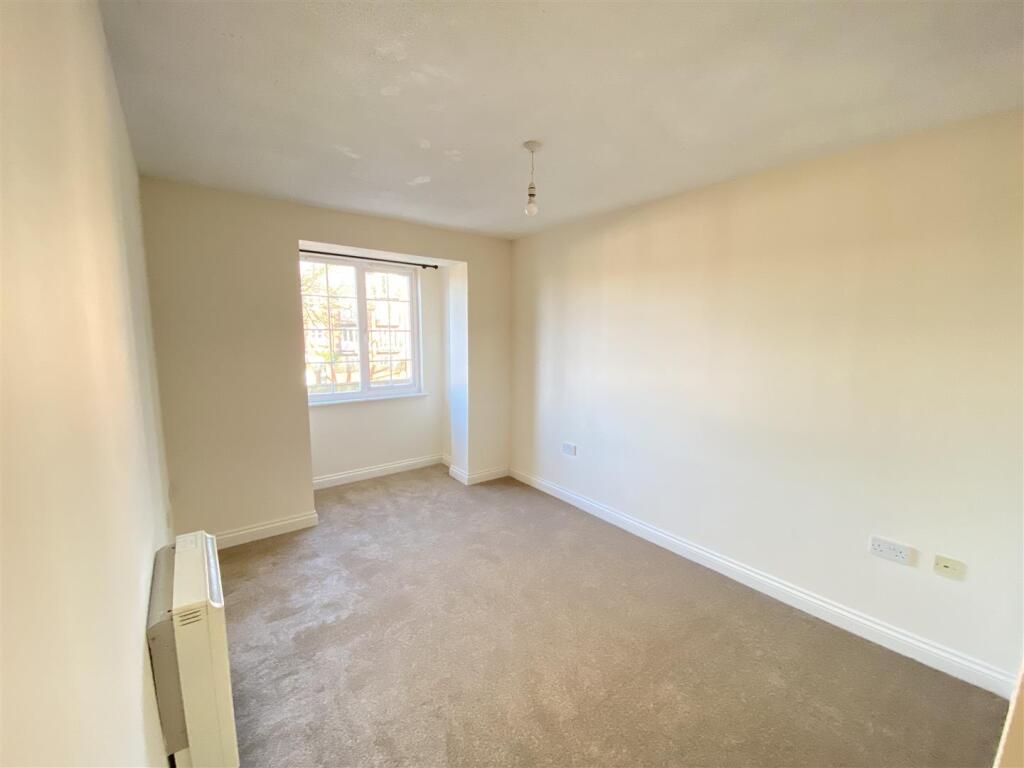 Apartment in Reading - View 4