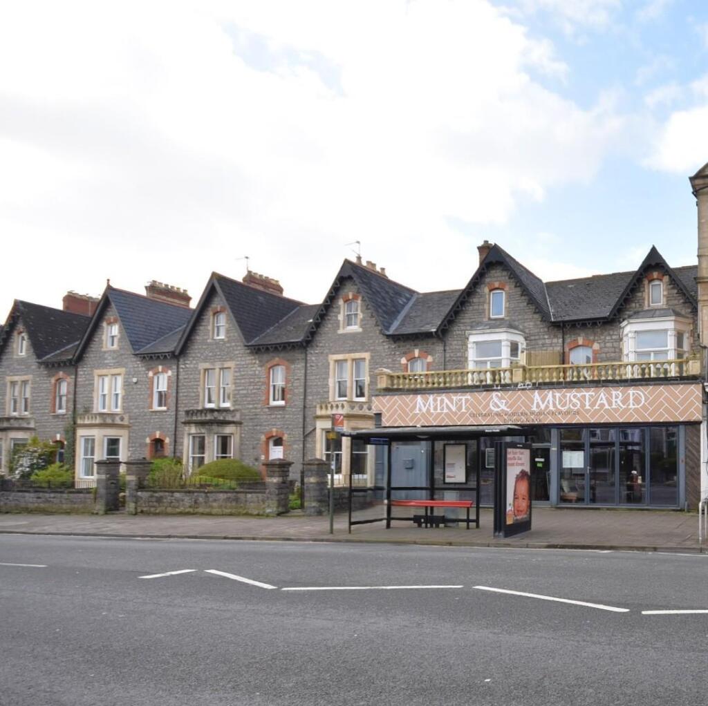 Main image of property: 34b Windsor Terrace, Penarth, CF64 1AB