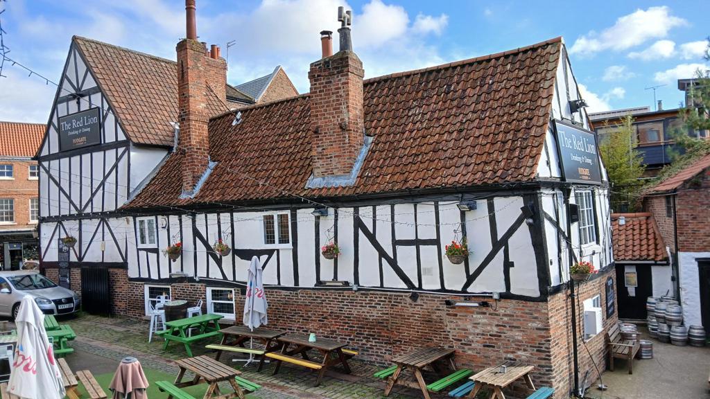 Main image of property: Red Lion, Merchantgate, York, YO1 9TU