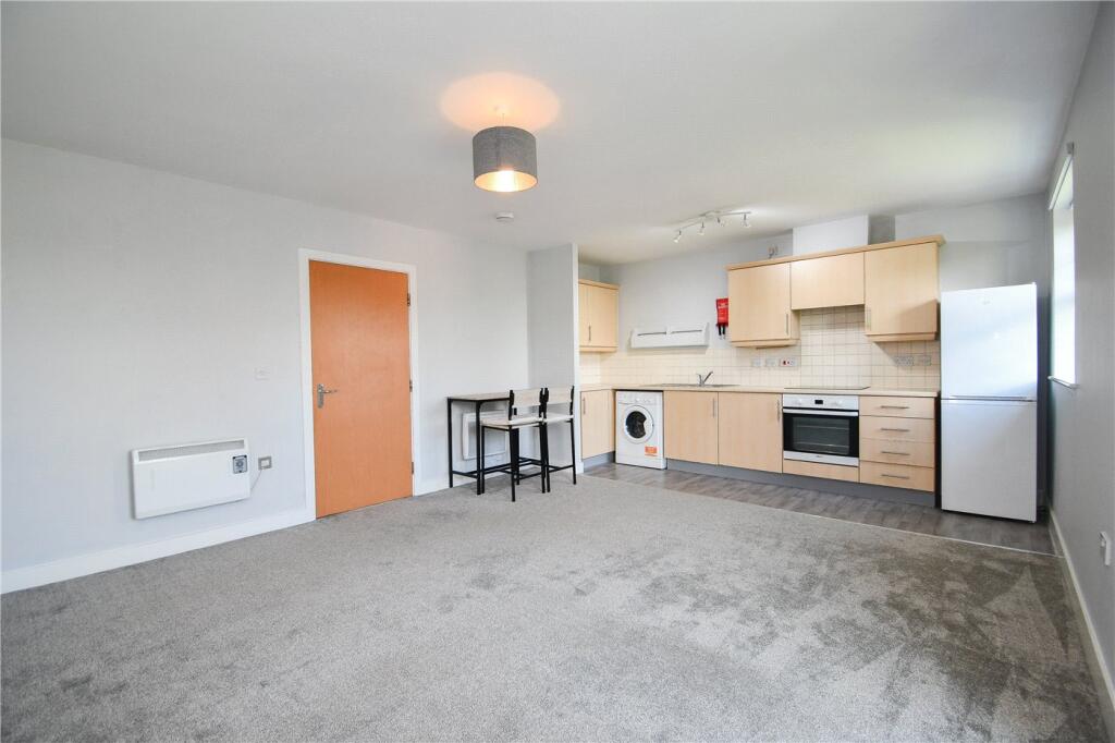 Apartment in Ellesmere Port, Rossmore Estate - More