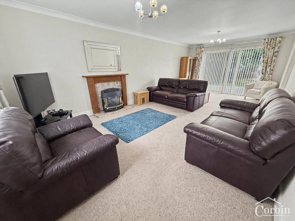 Fitzwilliam Close, Bournemouth, BH11 9 photo 3