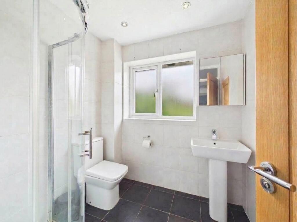 House in Southend-on-Sea - View 4