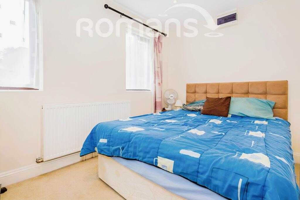 Apartment in Reading - View 4