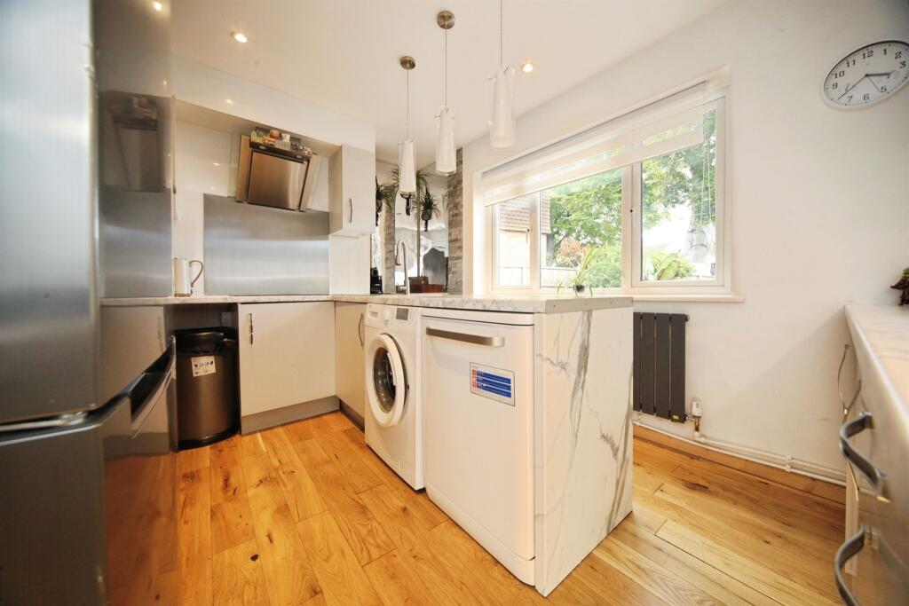 House in Dunstable, Central Bedfordshire - View 5