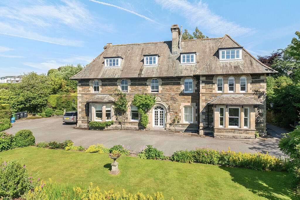 2-bed flat on 6 Thornbarrow Hall, Thornbarrow Drive, Windermere, Cumbria, LA23 2EP, £425,000