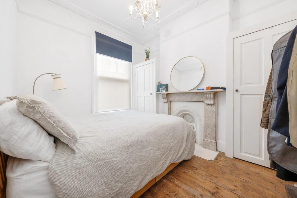 Apartment in London - More